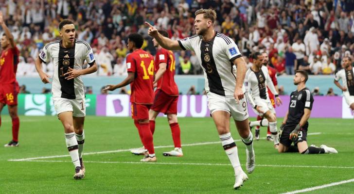 نيكلاس فولكروغس يحتفل بهدف سابق بقميص ألمانيا