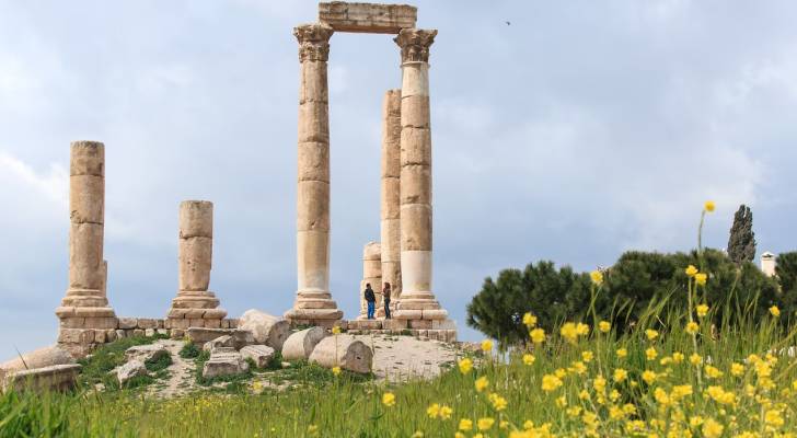 السحب المنخفضة تزين سماء الأردن الخميس وسط درجات حرارة لطيفة