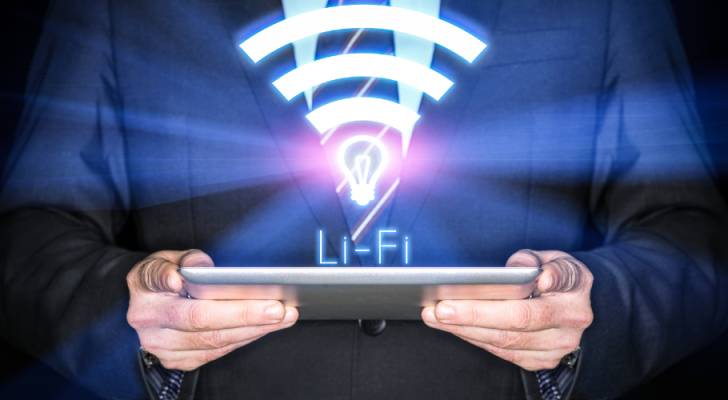 إنترنت بسرعة الضوء.. تعرف إلى تقنية Li-Fi الجديدة