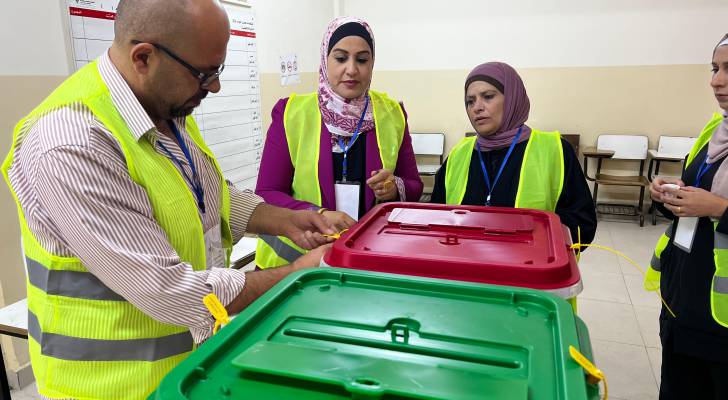 الأردنيون ينتخبون أعضاء مجلس النواب العشرين - فيديو وصور