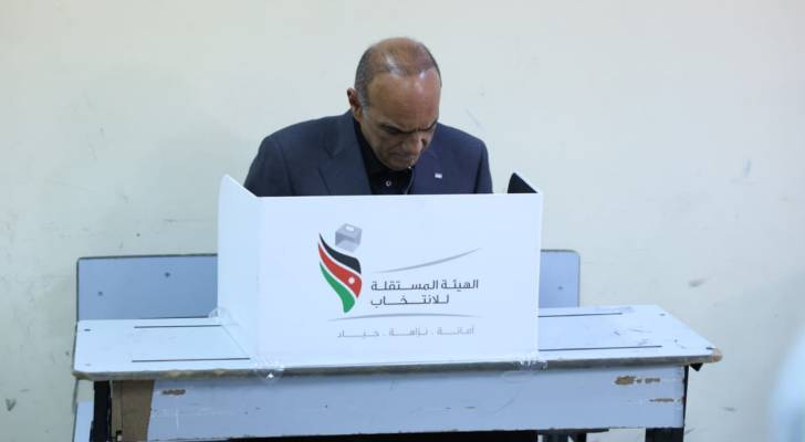 بالفيديو.. "المستقلة للانتخاب" تعلق على تمزيق الخصاونة ورقة اقتراع