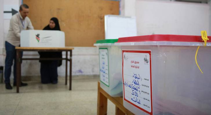 صناديق اقتراع خلال الانتخابات النيابية