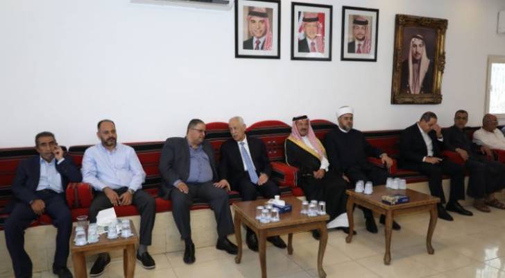 العيسوي يعزي عشيرة الحنيطي وآل السمكري