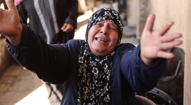 فلسطينية تبكي أحد أفراد عائلتها في غزة