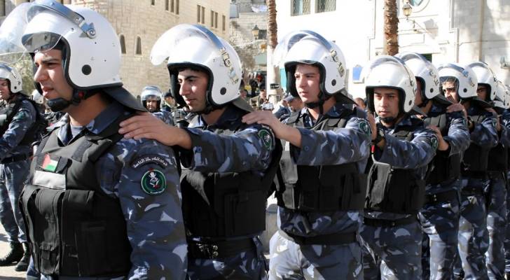 صورة تظهر عناصر في الشرطة الفلسطينية