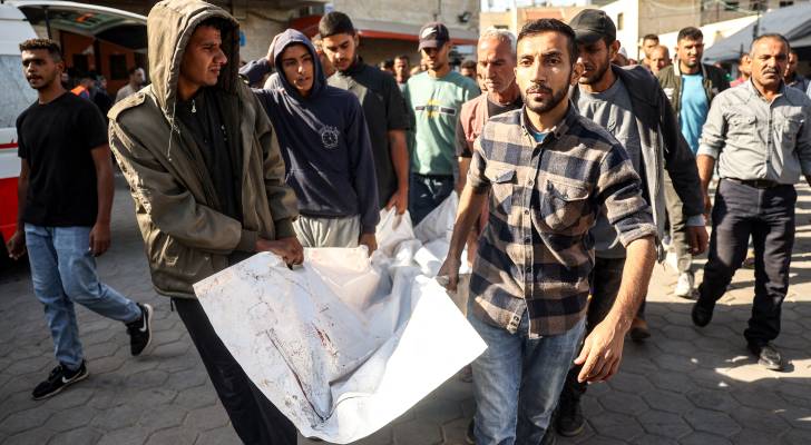 فلسطينيون يشعون شهيدا في قطاع غزة