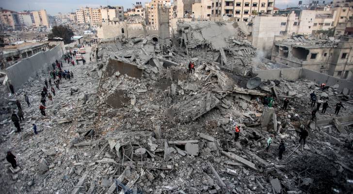 دمار جراء قصف الاحتلال في حي الرمال وسط غزة