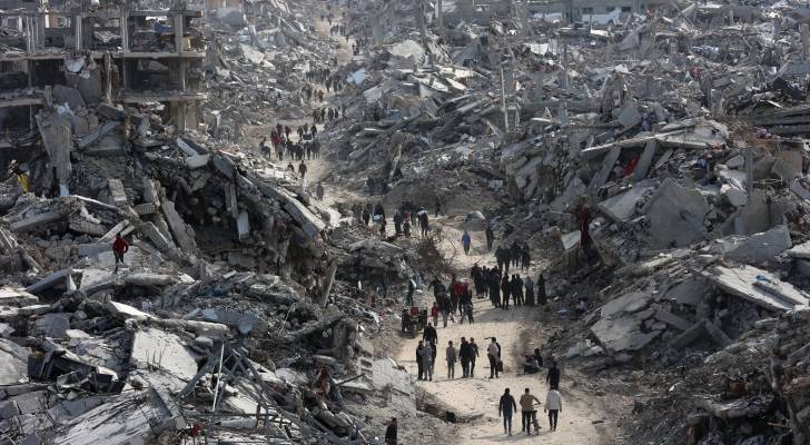 صورة جوية تظهر عودة نازحين إلى جباليا شمال قطاع غزة