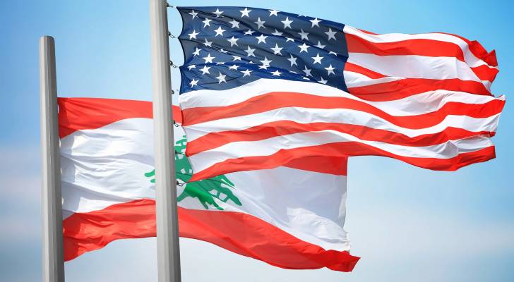 العلم اللبناني والعلم الأمريكي