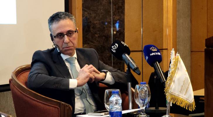 وزير الصناعة والتجارة والتموين يعرب القضاة