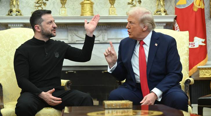 الرئيس الأمريكي ترمب (يمينا)، ونظيره الأوكراني (يسارا)