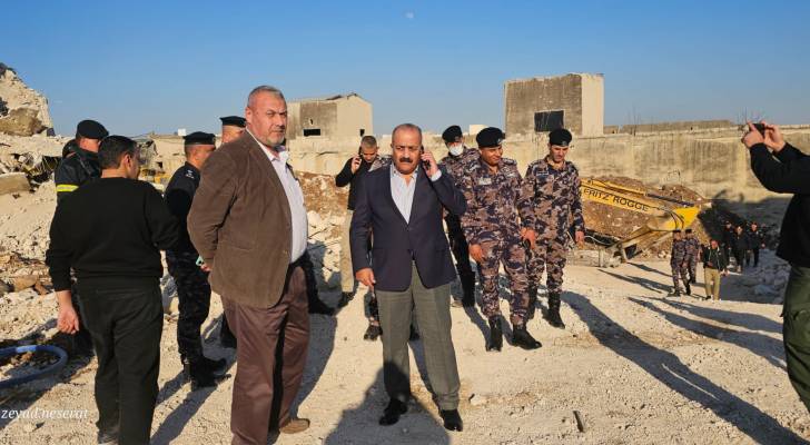 مراسل رؤيا: توفي شخص إثر انهيار مبنى في منطقة حوارة بمحافظة إربد- صور وفيديو