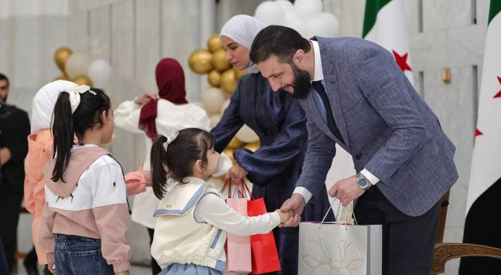 الرئيس السوري وعقيلته يستقبلان في قصر الشعب أطفال الشهداء بمناسبة عيد الفطر