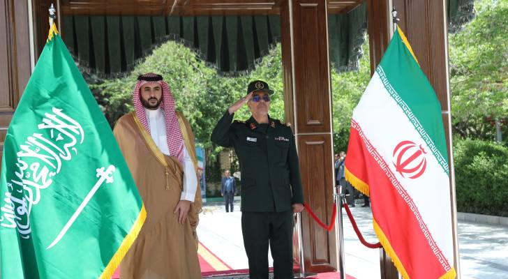 وزير الدفاع السعودي يصل إلى العاصمة الإيرانية في زيارة رسمية