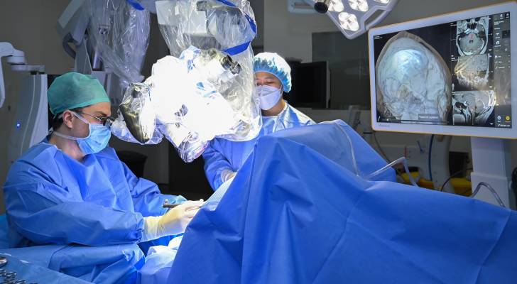 رحلة تجميل تنتهي بمأساة.. وفاة سيدة بعد عملية شفط دهون في مصر