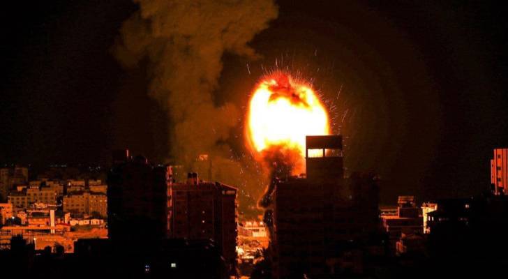 مصادر فلسطينية: 17 شهيدًا بينهم أطفال في قصف عنيف على خان يونس جنوبي قطاع غزة