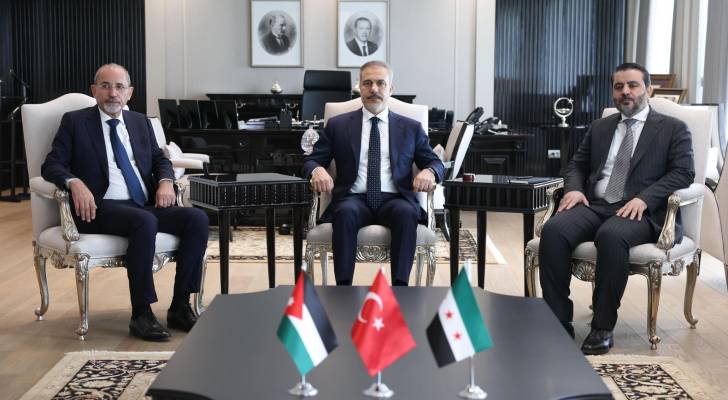 وزير الخارجية أيمن الصفدي مع نظيريه التركي والسوري