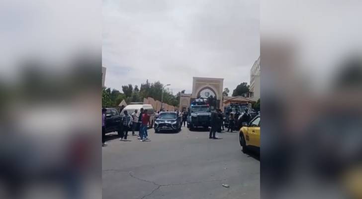 تواجد أمني أمام الجامعة