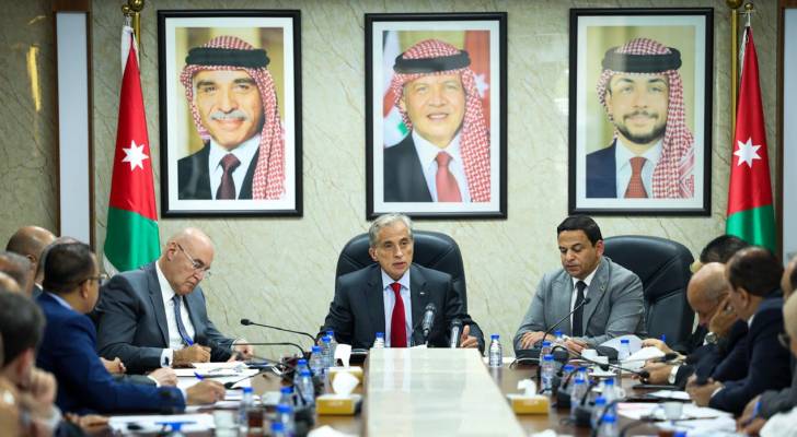 رئيس الوزراء خلال لقائه كتلة عزم النيابية