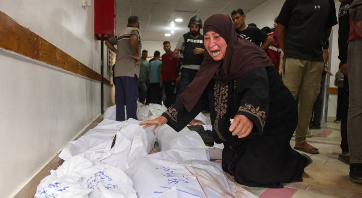 فلسطينية تبكي أحد أفراد عائلتها في غزة
