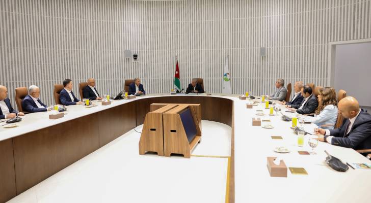 رئيس الوزراء جعفر حسان خلال اجتماعه برئيس مجلس إدارة بشركة البوتاس العربية