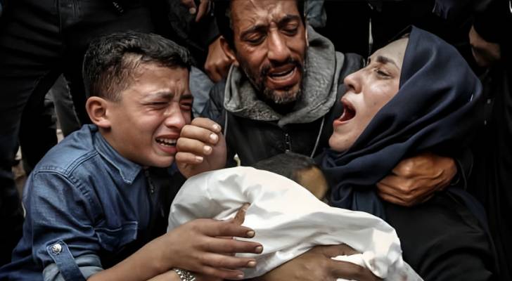 مأساة إنسانية.. طبيبة أطفال فلسطينية تفقد أبنائها التسعة بقصف الاحتلال على غزة