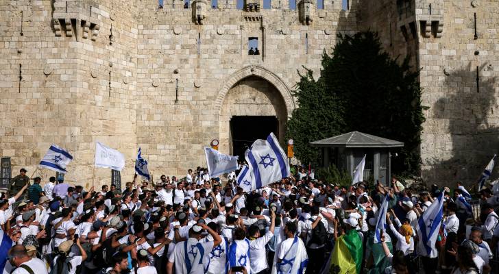 مستوطنون يدنسون البلدة القديمة بالقدس