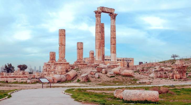 طقس العرب: انخفاض إضافي بدرجات الحرارة ليلة الثلاثاء في الأردن