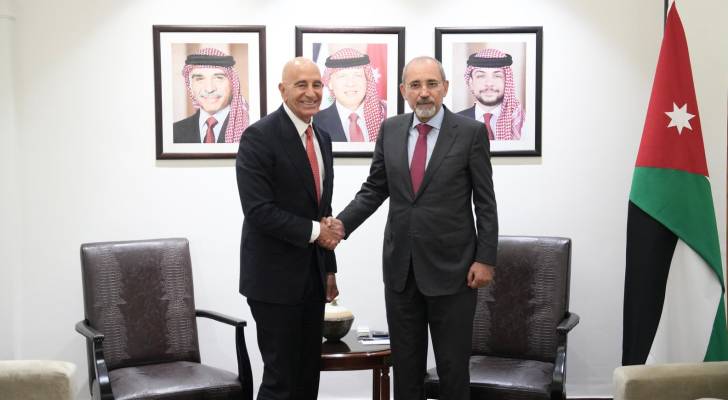 وزير الخارجية أيمن الصفدي خلال استقباله المبعوث الأميركي الخاص إلى سوريا توماس بارك