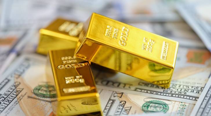 أسعار الذهب تتراجع عالميًا الجمعة مع صعود الدولار