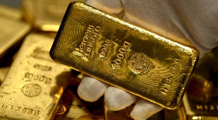 الذهب يواصل الصعود بدعم من تراجع الدولار وتصاعد التوترات العالمية