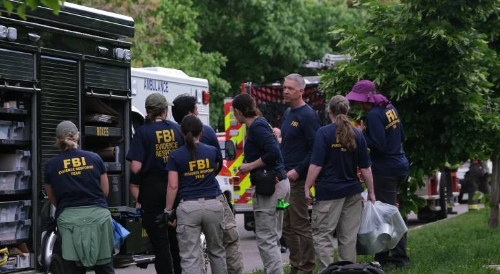رجال التحقيقات الفيدرالي الأمريكي (FBI)