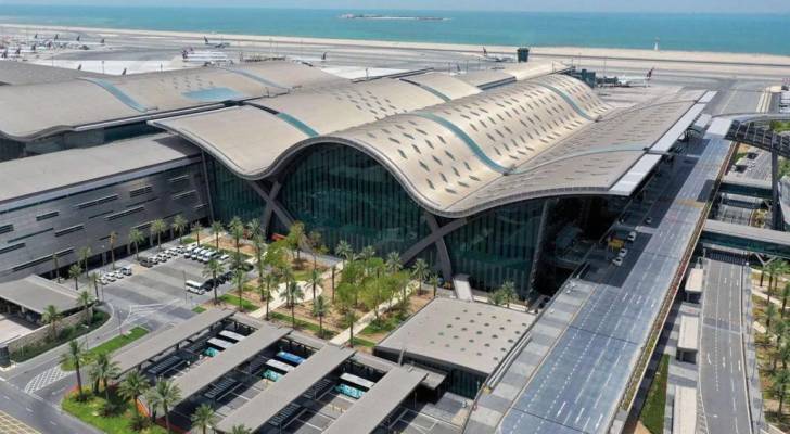 نيويورك تايمز: حركة الملاحة الجوية تستأنف فوق دول الخليج تدريجيا بعد الهجوم الإيراني
