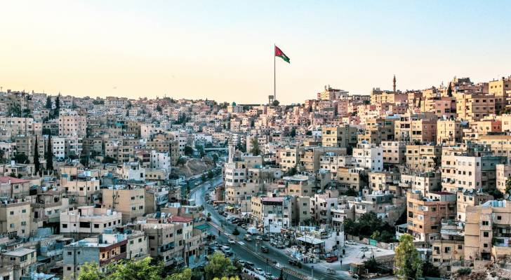 علم الاردن في العاصمة عمان