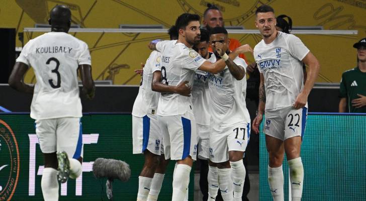 لاعبو الهلال السعودي يحتفلون بالفوز