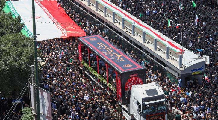 إيران تشيّع قادة عسكريين وعلماء نوويين استُهدفوا في العدوان "الإسرائيلي"