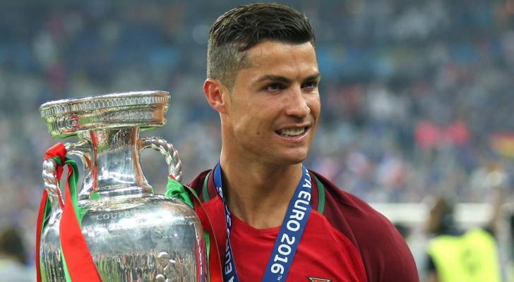 ذكرى لا تنسى.. عندما أبكى رونالدو أوروبا وحقق البرتغال الحلم الأكبر