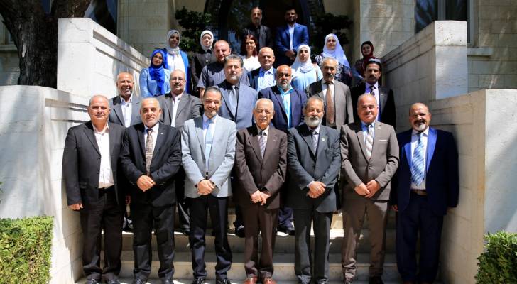 العيسوي خلال لقائه فعاليات مجتمعية وأكاديمية