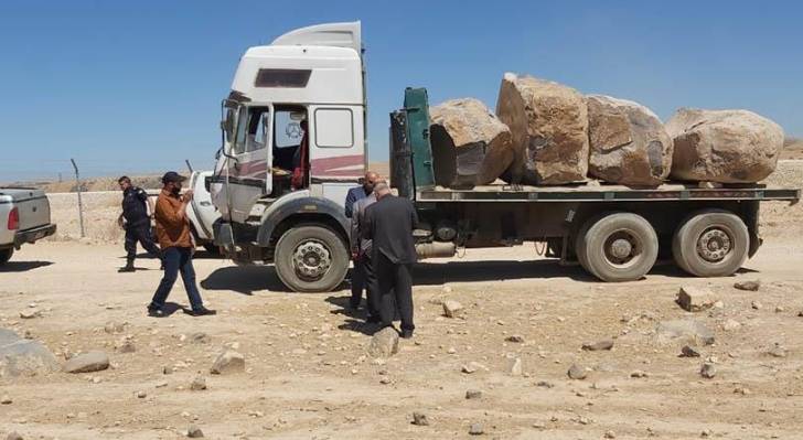 شاحنة محملة بصخور البازلت "أرشيفية"