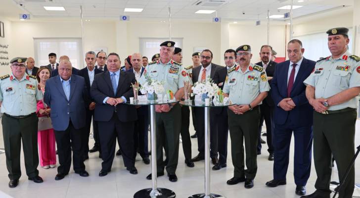 رئيس هيئة الأركان المشتركة اللواء الركن يوسف الحنيطي خلال افتتاح صندوق الائتمان العسكري في المفرق