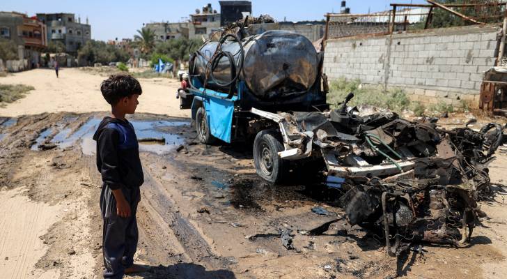 استهداف تنك لتوزيع المياه في غزة