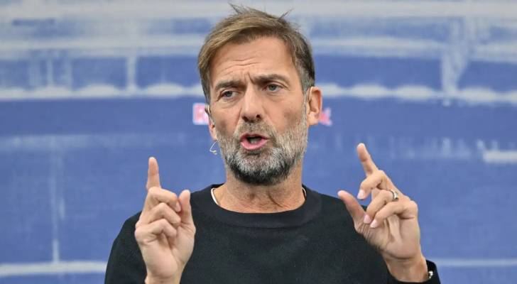 يورجن كلوب يثير الجدل حول مركز فيرتز في ليفربول ويضع سلوت أمام أول اختبار تكتيكي