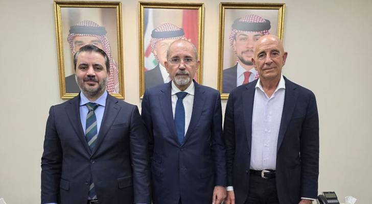 وزير الخارجية أيمن الصفدي ونظيره السوري والمبعوث الأمريكي إلى سوريا