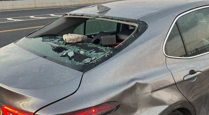 مستوطنون يمينيون يهاجمون سيارة النائب أيمن عودة ويهتفون "الموت للعرب"