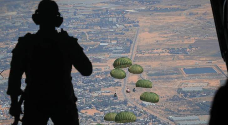 إنزال جوي للقوات المسلحة الأردنية على غزة