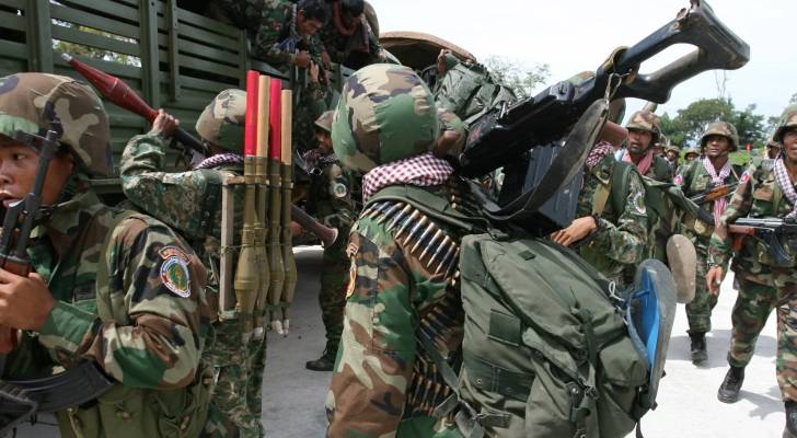 كمبوديا وتايلاند تتبادلان إطلاق النار