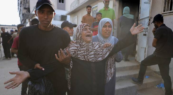 فلسطينية تبكي أحد أفراد عائلتها في غزة