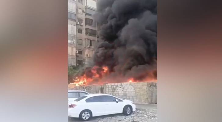 حريق يشب بالطريق الجديدة في بيروت