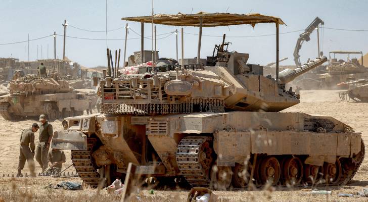 دبابة لجيش الاحتلال الإسرائيلي على الحدود مع قطاع غزة