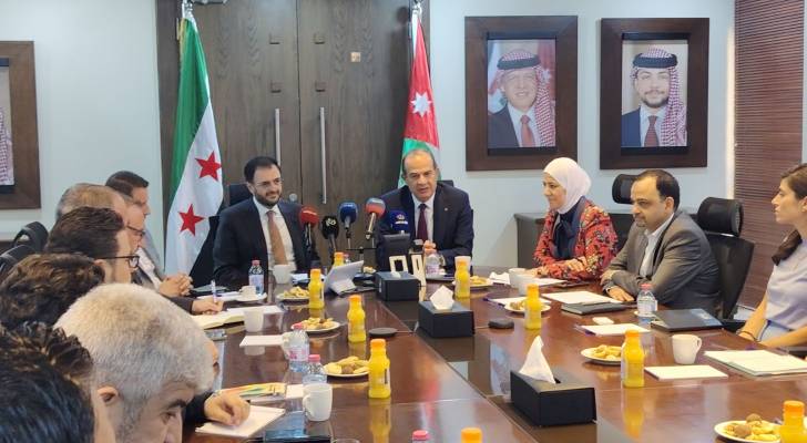 وفد سوري رسمي يبدأ زيارة إلى الأردن لبحث التعاون في مجالات الاتصالات والتحول الرقمي